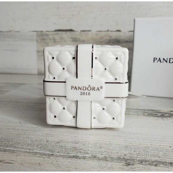 Pandora 2016 Holiday Present Christmas Ornament Jewelry Surprise Gift Box - Picture 7 of 11